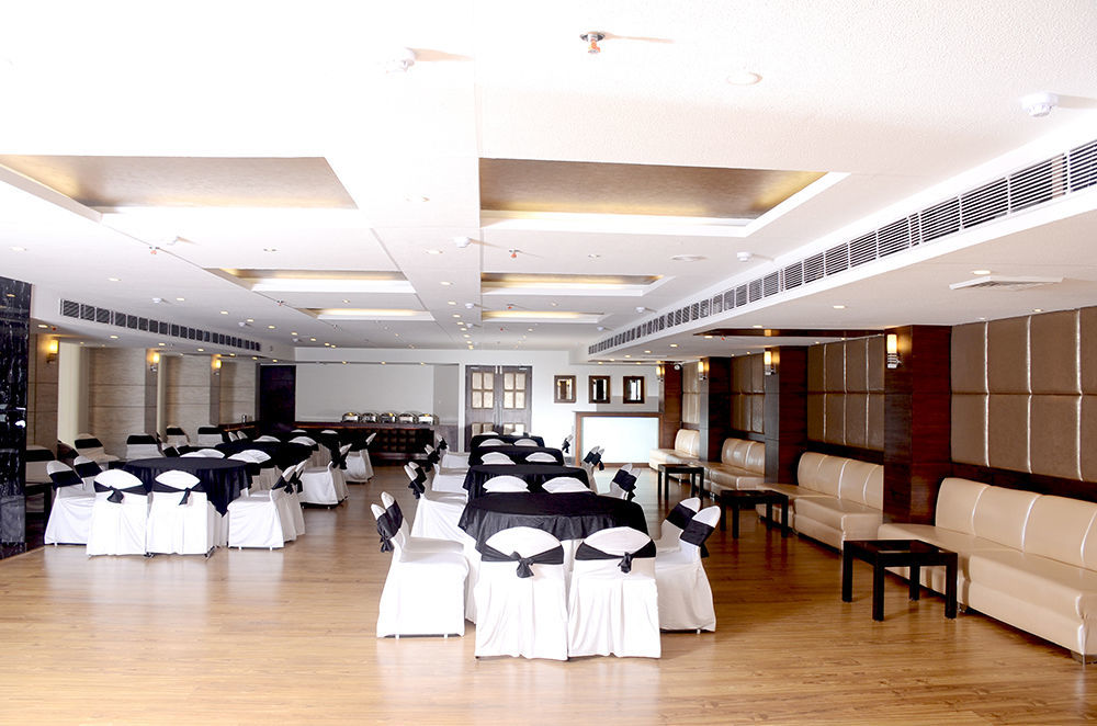 ホテル サファイア Zirakpur エクステリア 写真